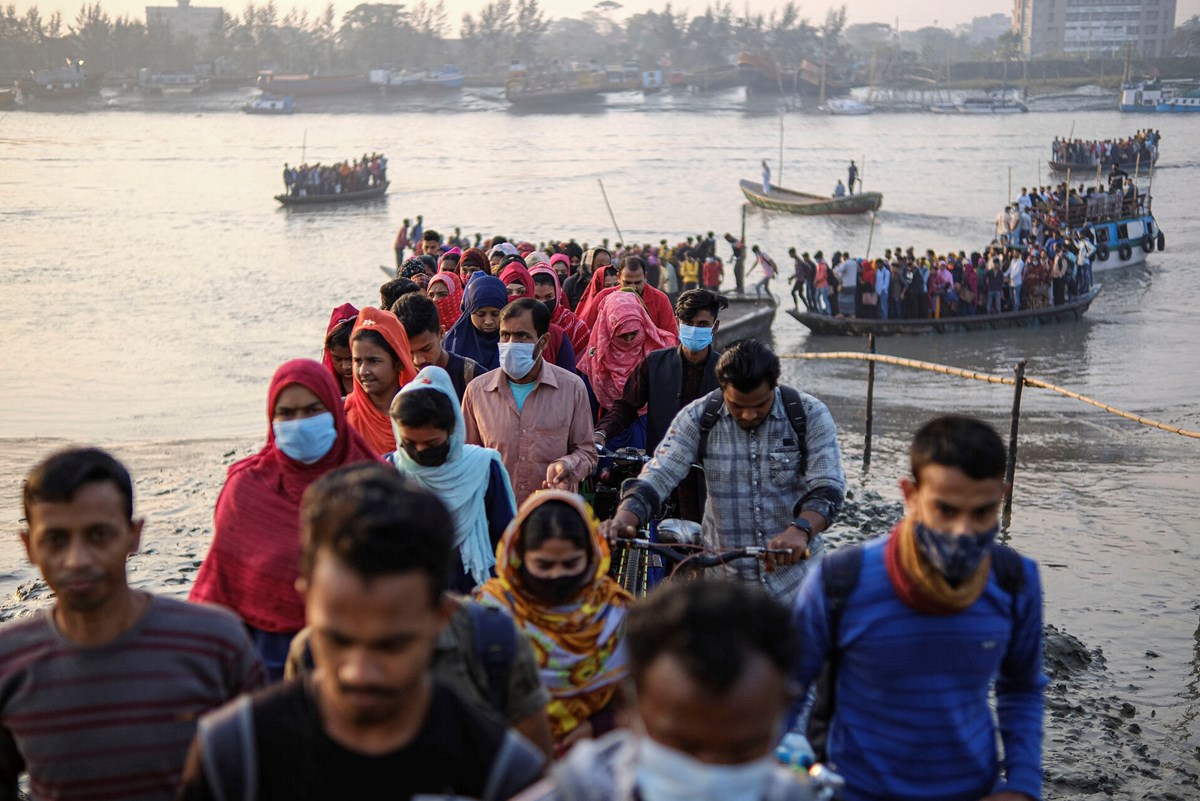 Byen Mongla er et af de få steder i Bangladesh, hvor landets tusinder af klimaflygtninge kan finde arbejde. Gennem fire år er investeringer i byens industri fordoblet. 