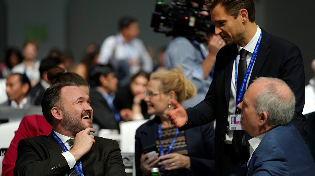 Minister for global klimaudvikling Dan Jørgensen (tv.) og klimaambassadør Tomas Anker Christensen (th.) er igen i år Danmarks udsendte til de globale klimaforhandlinger. I år lægger de for første gang fra land i Helsingør. 