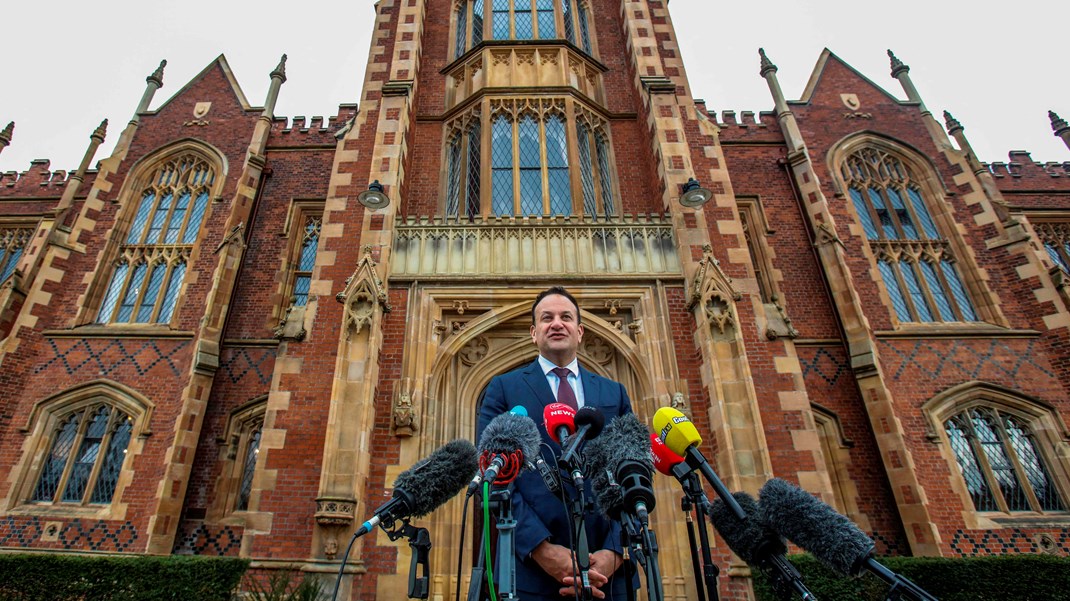 Leo Varadkar træder tilbage som premierminister, så snart hans efterfølger er valgt. Han træder tilbage som leder af partiet Fine Gael med øjeblikkelig virkning, meddelte han onsdag.