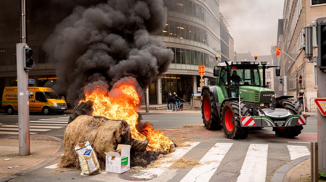 Høje brændstofpriser, faldende landbrugspriser, import af billige landbrugsprodukter fra lande uden for EU og grønne krav er nogle af de ting, der har gjort europæiske landmænd sure.