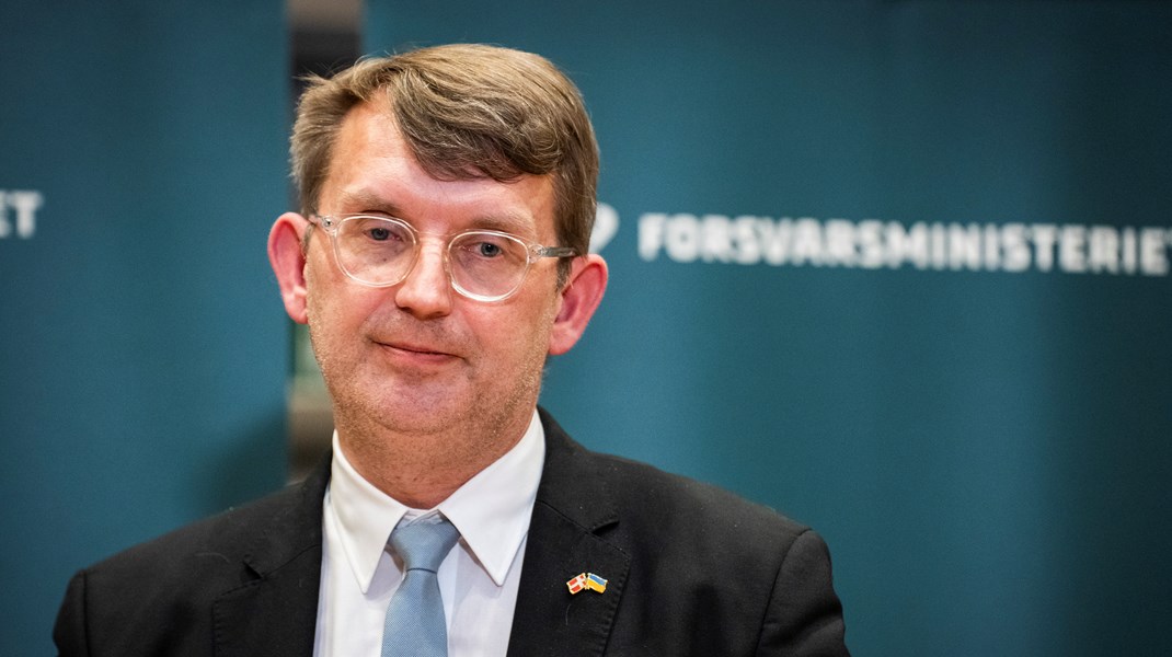 Forsvarsminister Troels Lund Poulsen tonede onsdag frem på et pressemøde, hvor han blandt andet meddelte, at han ikke længere havde tillid til forsvarschef Flemming Lentfer. 