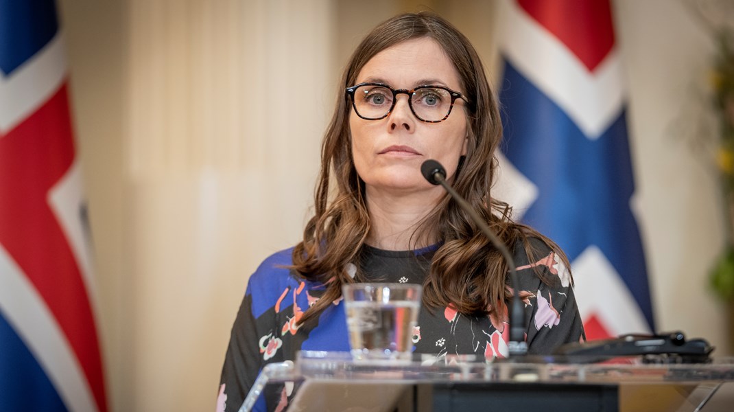 Islands siddende statsminister går af.  