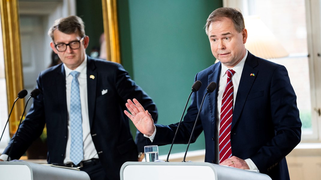 Forsvarsminister Troels Lund Poulsen (t.v.) ville egentlig gerne ændre den organisering af Forsvaret, som nuværende finansminister Nicolai Wammen (t.h.) rullede ud i 2014, da han var forsvarsminister.