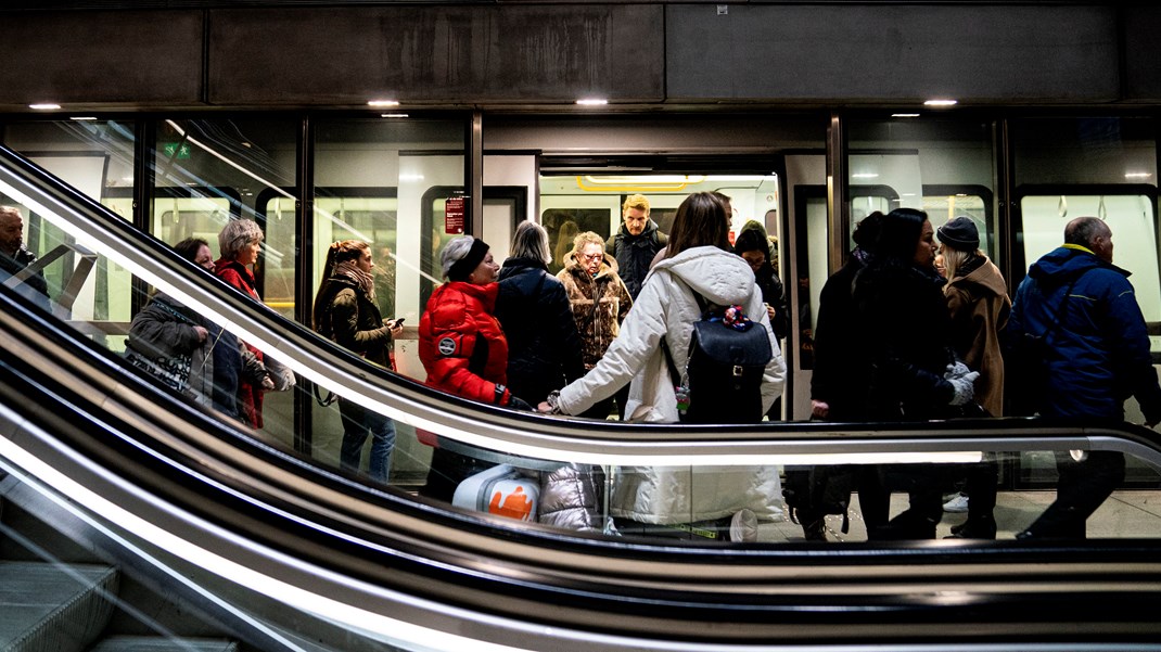 En rabatordning til alle under 26 skal gøre det attraktivt for de unge at rejse med kollektive transportmidler, skriver DI og SF.