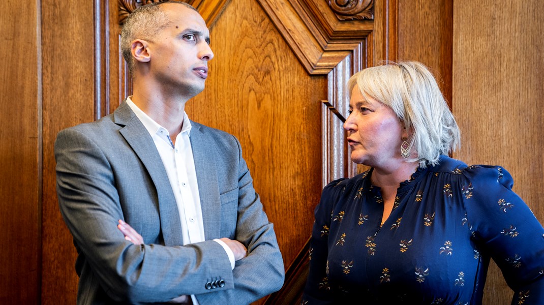 Regeringen (på billedet børne- og undervisningsminister Mattias Tesfaye (S) og uddannelses- og forskningsminister Christina Egelund (M)) ønsker med 'Aftale om rammerne for reform af universitetsuddannelserne i Danmark' at sænke det danske uddannelsesniveau. På langt sigt vil det  medføre et samfundsøkonomisk tab, skriver Peter Mogensen og Nicoline Nagel Nilsson.