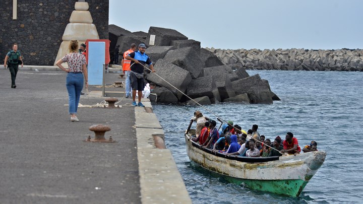 Villy Søvndal ønsker en kombination af grænsekontrol, en Marhall-plan til Afrika og lettere adgang til de europæiske markeder for at begrænse migrationen til Europa.