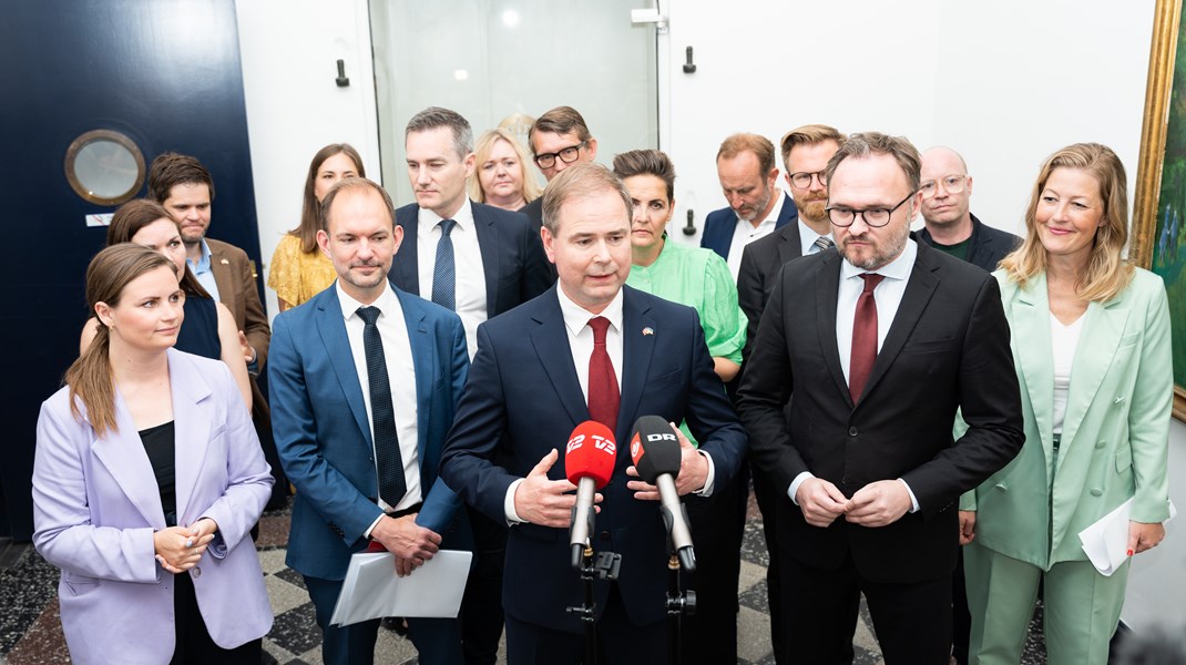 Mange nye folk er kommet til siden grøn fond blev etableret i 2022. Nu bliver de første midler fordelt. Kassemesteren i midten, finansminister Nicolai Wammen (S), er dog den samme.