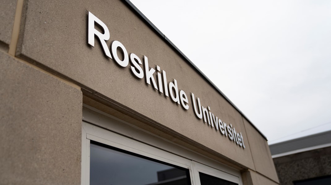 Umiddelbart vil Roskilde Universitet rammes hårdest af dimensioneringen af optag på bacheloruddannelser med en procent på 14,1. Men tages der udgangspunkt i de nyeste tal, og en tre procents-reduktion på alle uddannelser, vil universitetet optage flere elever med det som førstevalg, skriver Søren Hvidkjær. Arkivfoto.