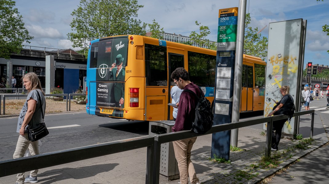 Det er bekymrende, at der i aftalen om den forhøjede dieselafgift udmøntes en Grøn Fond til forskellige grønne initiativer, uden et eneste tager højde for bussernes omstilling, skriver Jens Hvid Bang.