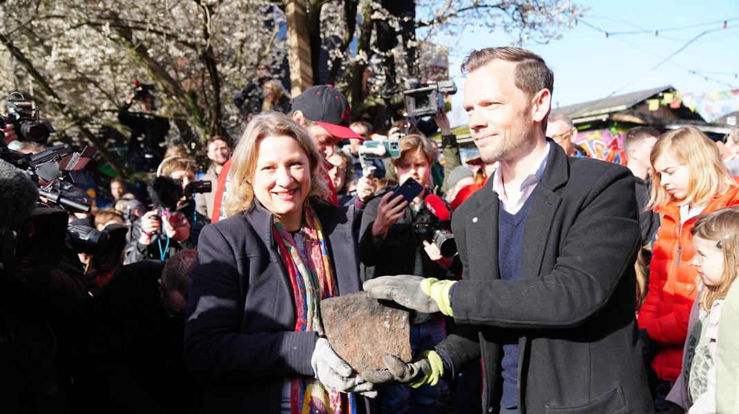 Overborgmester Sophie Hæstorp sammen med justitsminister Peter Hummelgaard under opgravningen af Pusher Street tidligere på året. 