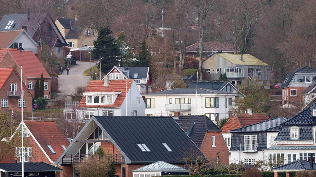 Forbrugere uden udsigt til fjernvarme skal have mulighed for at skaffe sig af med gas- eller oliefyret og erstatte det med en grønnere løsning. Her er varmepumpen et godt valg, skriver Karin Breck og Steffen Frølund.