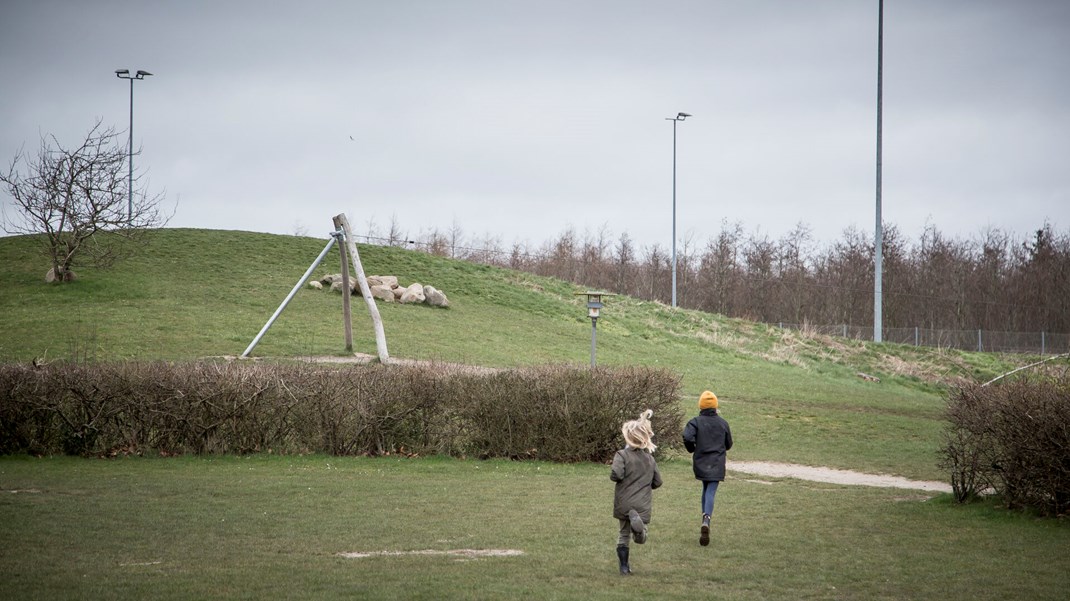 Kommunerne har en kompleks opgave med at opspore svigt mod børn og sikre, at de børn og familier, der har ret til hjælp, får hjælpen.
Den opgave kan ingen myndighed eller instans løfte alene, skriver Jette Wilhelmsen og Anja Lundtoft.