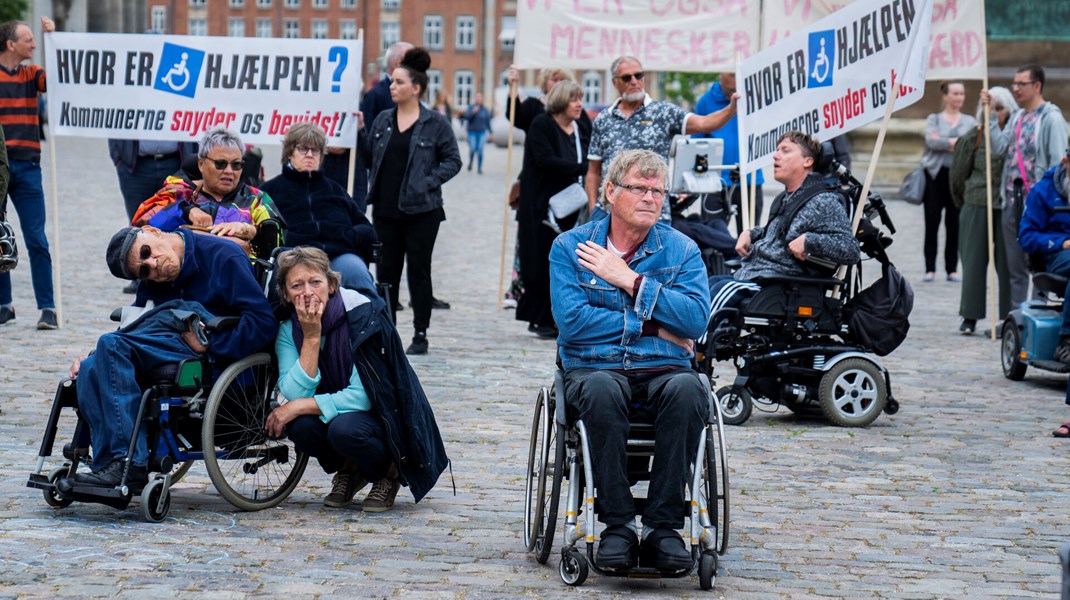 Der blev demonstreret, da KL og regeringen sidste år indgik økonomiaftale med tiltag, som skal dæmme op for de stigende udgifter på socialområdet. Nu har regeringen fulgt op med en aftale med Radikale, Konservative og Liberal Alliance, som skal sikre både lavere udgifter og højere faglighed.