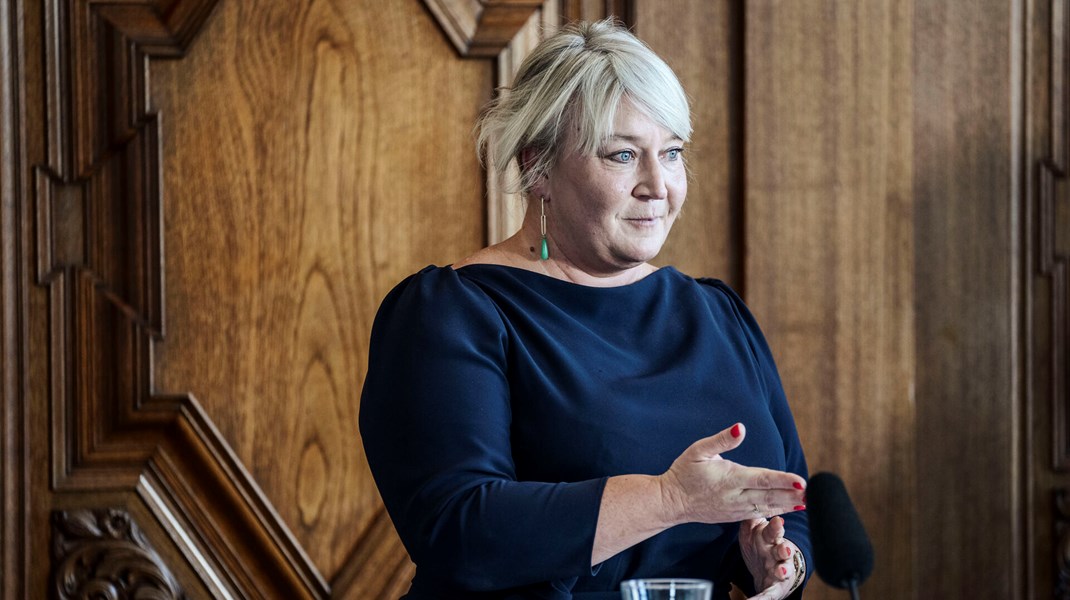 Uddannelses- og forskningsminister Christina Egelund (M) mødes mandag med erhvervslivet for at diskutere, hvordan man skal indrette de nye erhvervskandidatuddannelser, som skal indeholde virksomhedspraktik under uddannelse.