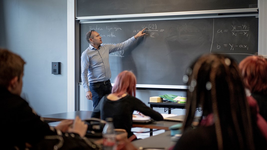 Regeringen overvejer at hæve adgangskravet til gymnasiet. Et karakterkrav på seks vil udelukke hver femte elev, viser en analyse fra tænketanken DEA.