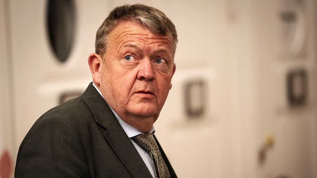 Løkke bringer en vis legemsdel i klaskehøjde hos kommentatorer, men leverer et testamente i utide