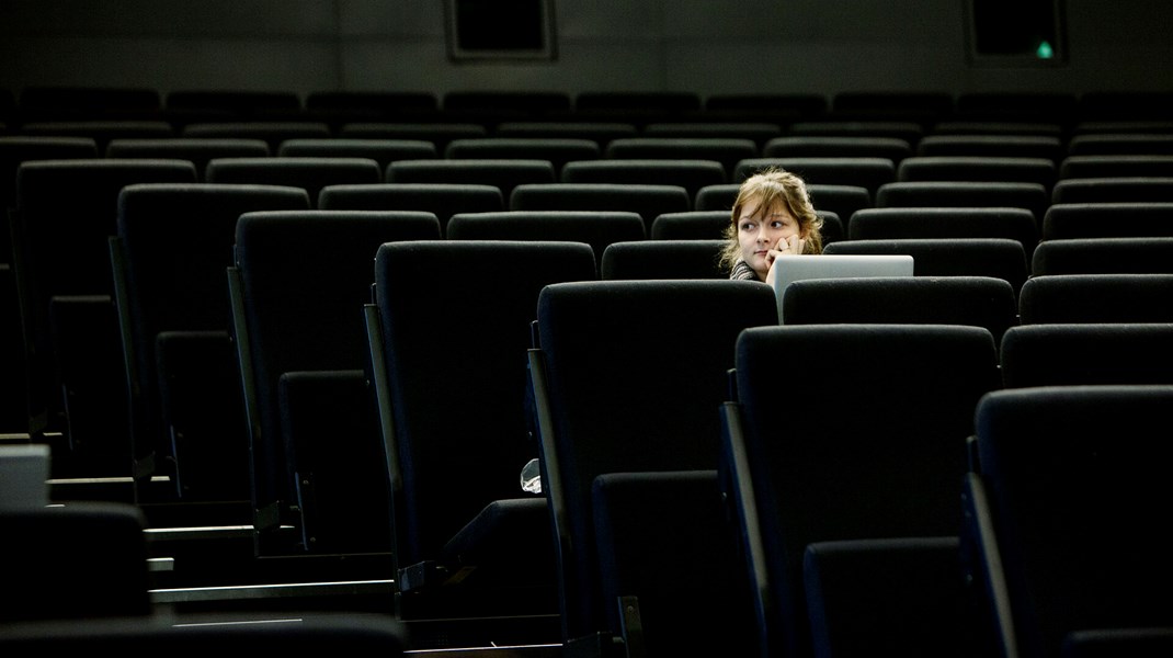 Især samfundsvidenskab, humaniora og dele af naturvidenskab har sværere ved at tiltrække fondsmidler. Samtidig hører vi fra vores medlemmer, at de frie midler på universiteterne i stigende grad tilflyder  fagområder, hvor der er eksterne midler til rådighed, skriver Camilla Gregersen.