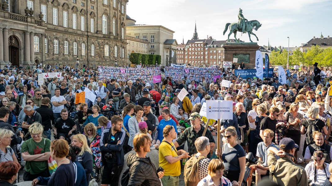 Christiansborgs Slotsplads 10 minutter før demonstrationens start. 