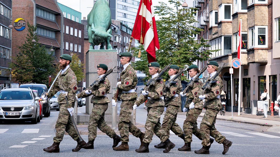 Konsulenter: Sådan sikrer vi, at de flere kvinder i Forsvaret har lyst til at blive der