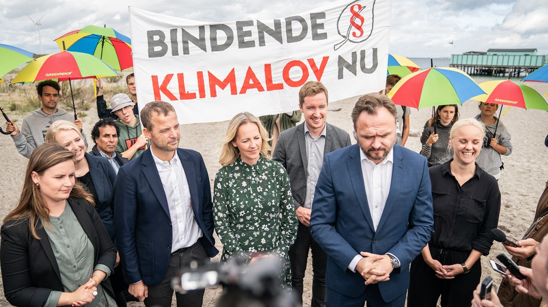 Klimaloven er et centralt dokument i dansk klimapolitik. Men nu, hvor lovens mål er begyndt at komme tættere på, har flere opdaget en væsentlig mangel, som de mener skal rettes. Det skal Folketinget forholde sig til tirsdag.