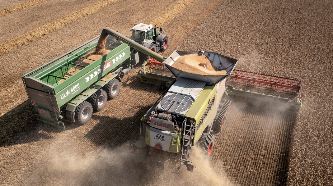 I Sverige er projekter om opførelse af solparker blevet afvist af myndighederne med den begrundelse, at jorden skal bruges til at producere fødevarer, skriver Flemming Nør-Pedersen og Torben Ørting Jørgensen.