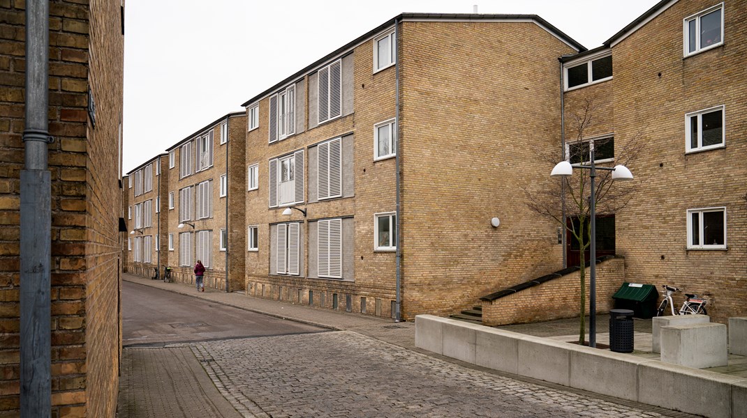 Der er potentiale i at øge bebyggelsesprocenten på eksisterende ejendomme. Det kan gøres ved at tilføje en ekstra etage eller to, eller ved at bygge på en mindre del af et friareal. Begge dele er sat i spil i Tingbjerg, skriver Rasmus Jessing.