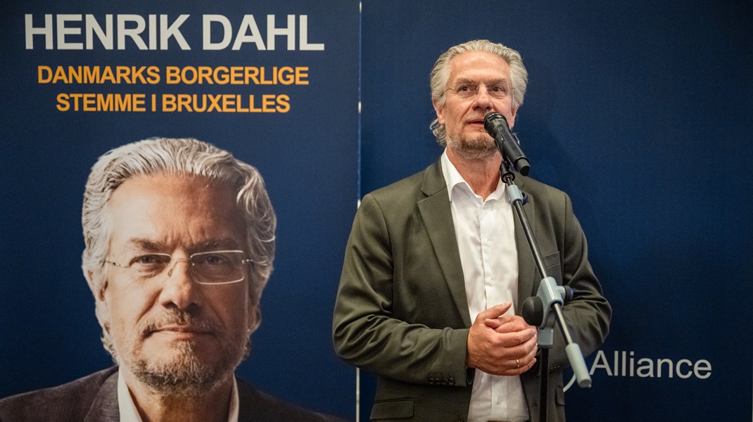 Henrik Dahl (LA) står til at få Liberal Alliances ene mandag i Europa-Parlamentet. Carl Andersen er 1. suppleant og overtager hans plads i Folketinget for partiet. 