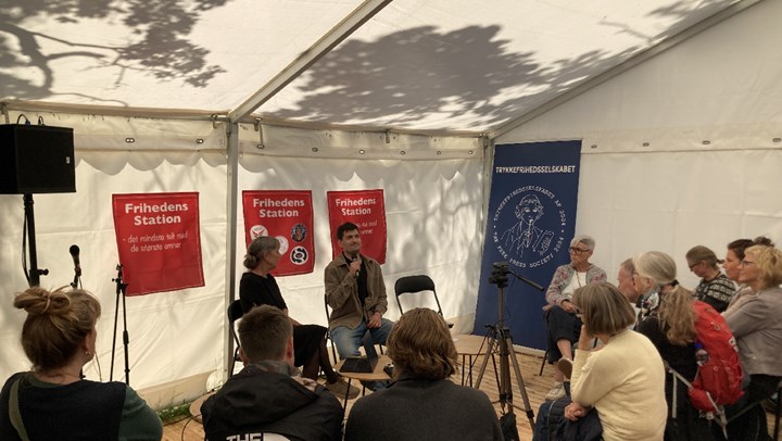 Torsdag på Folkemødet deltog Frederik Vad i en debat om islamisme hos Trykkefrihedsselskabet. Der gik få minutter, før den blev afbrudt af demonstranter med palæstinensiske flag.