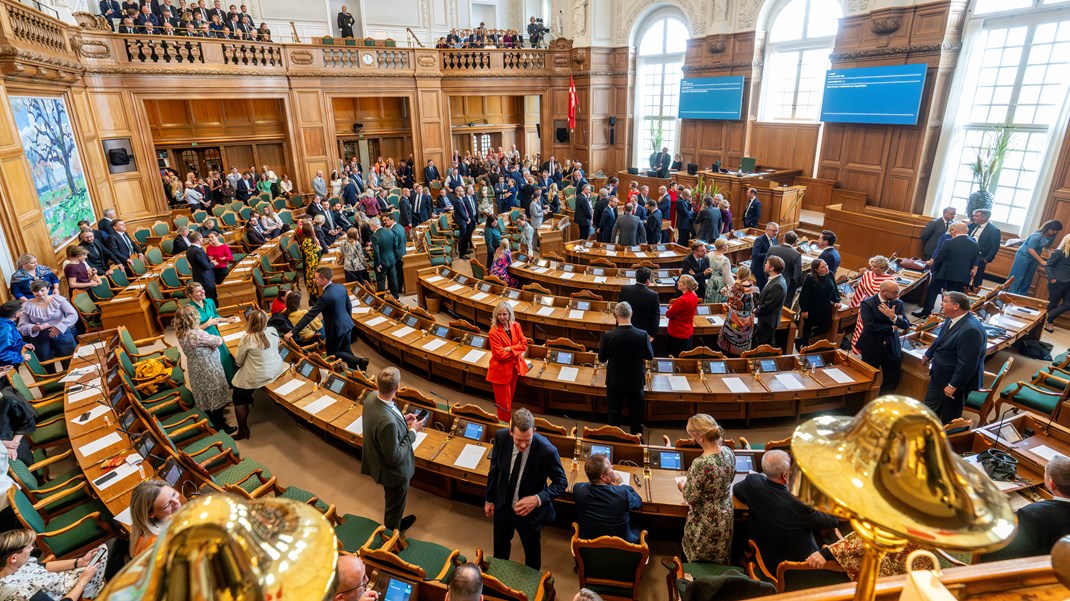 Inden Folketingets åbning til oktober afholder alle partierne sommergruppemøder. 