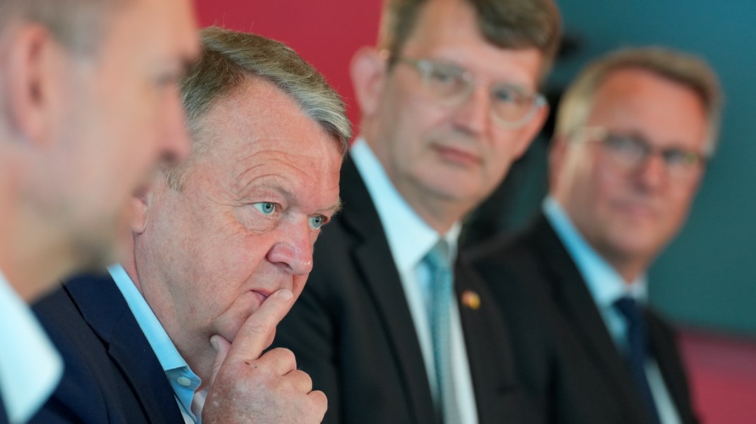 Udenrigsminister Lars Løkke (M), skatteminister Jeppe Bruus (S), erhvervsminister Morten Bødskov (S) og forsvarsminister Troels Lund Poulsen (V) har i dag, torsdag, præsenteret en ny erhvervspakke.