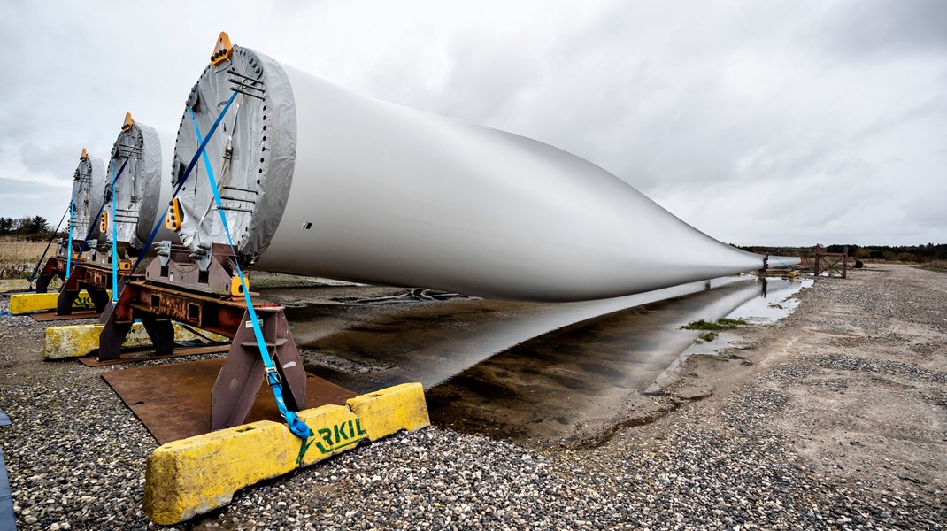 Der er blot lokalpolitisk opbakning til ni ud af regeringens 32 bud på statsligt udpegede energiparker på land, viser en gennemgang. 