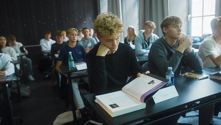 Storm Hubert Bendix Søgaard er en af de mange unge fyre, der er startet på Jesper Buchs Iværksætterakademi. Han synes, det er 