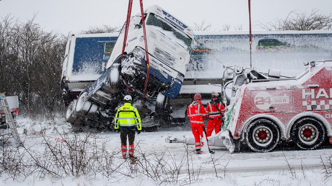 Lastbiler blokerede i vinter for trafikken på E45 i mange timer. 