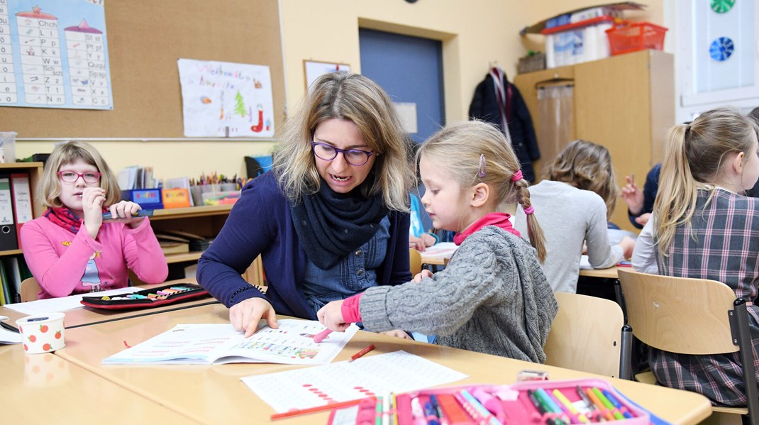 Den måde, vi tænker hjælp og støtte på, skal gentænkes fundamentalt, skriver Mette Molbæk og Thomas Thyrring.