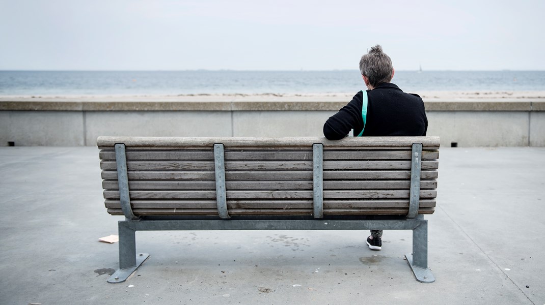 Det er afgørende, at politikerne tager ensomhed med ind i forhandlingslokalet, når de skal behandle Sundhedsstrukturkommissionens anbefalinger, skriver Folkebevægelsen mod Ensomhed og to regeringsordførere.