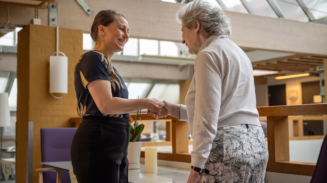 KL ønsker bedre behandling af multisyge ældre. Og det kræver bedre samarbejde fra regionernes side, mener Sisse Marie Welling, der er formand Sundheds-og Ældreudvalget i KL.