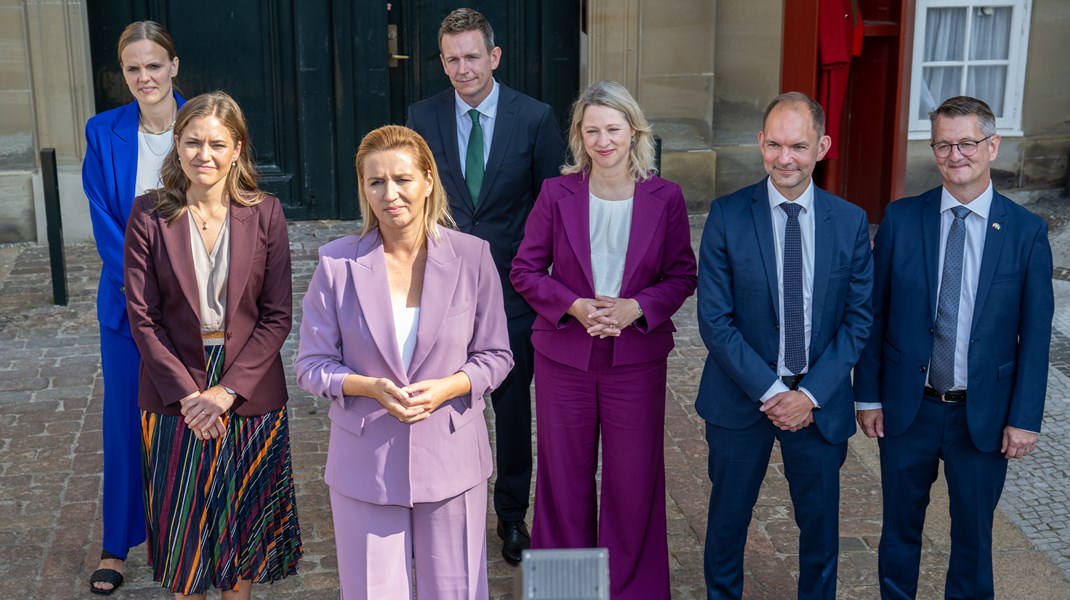 Statsminister Mette Frederiksen (S) præsenterede torsdag sine nye ministre på Amalienborg. Samtidig bliver der rykket rundt på en række ressortområder mellem ministerier. 