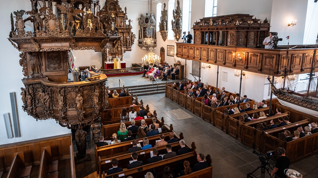 Hvis kirken skal bevare sin relevans i et stigende sekulært samfund som det danske, kan den ikke nøjes med at have en bevarende, konserverende og historisk forkyndende rolle, skriver Mike Simonsen Straarup.