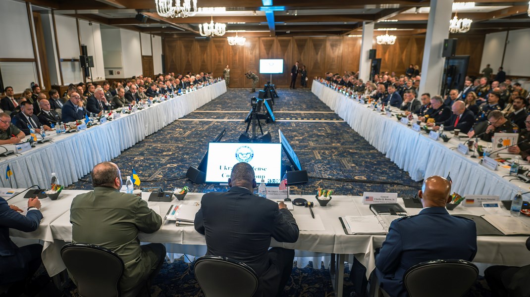 Da Troels og co. mødtes i officersklubben for at få tingene til at ske