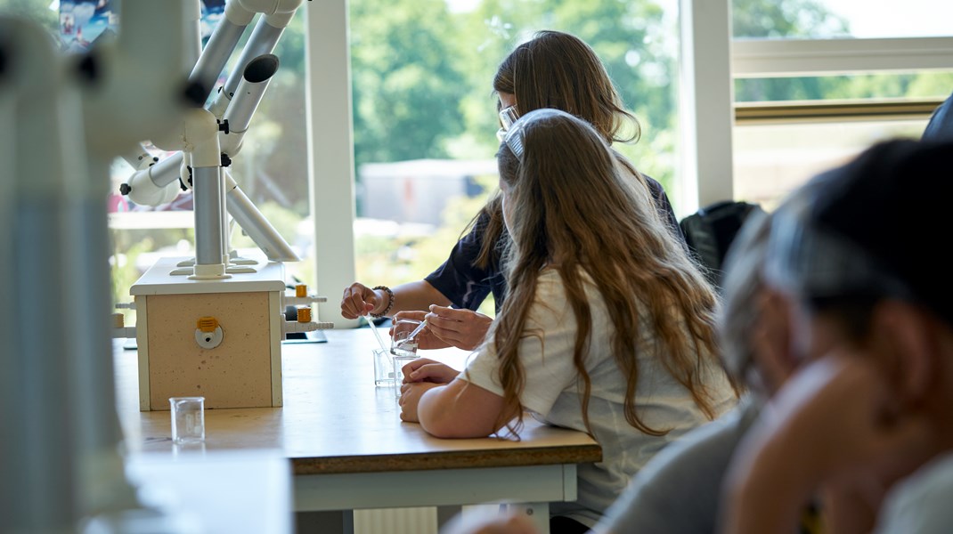 Det er problematisk, at der groft sagt ikke er sket noget med folkeskolens fagopdeling de seneste 100 år, skriver Hans Ubbe Ebbesen, Caroline Helene Hermansen og Kasper Palm.