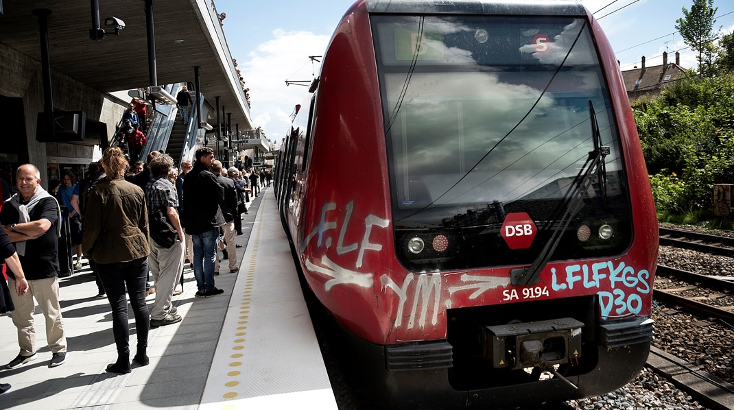 Cirka ti procent af alle rejser sker med bus og tog i Danmark. Danske Regioner ser gerne, at antallet af rejser fordobles. 