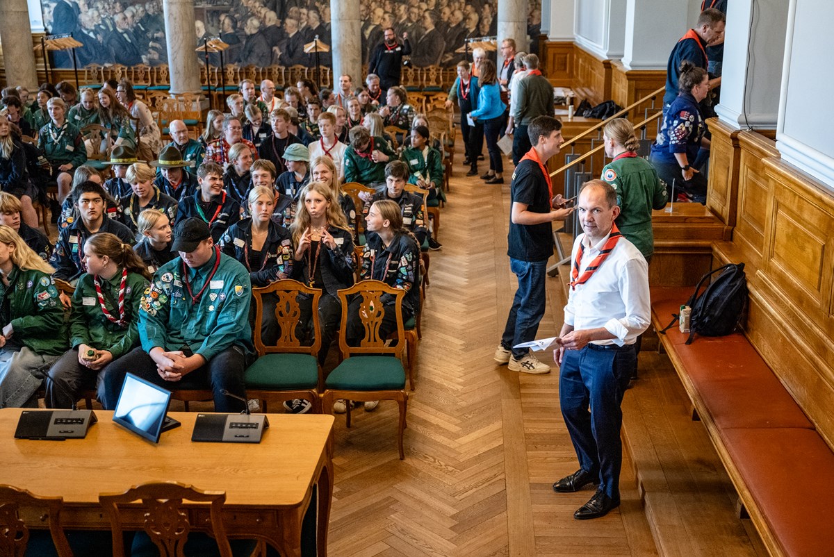 Politikere har generelt utrolig stor tiltro og høje forventninger til foreningslivet - såsom spejderbevægelsen, der her afholder arrangement med politikere på Christiansborg. Men selvom de positive forventninger er glædelige, bør de foregå på et informeret, vidensbaseret grundlag - og det grundlag findes ikke i en særlig opdateret version - endnu. En ny, treårig foreningsundersøgelse skal råde bod på manglen. 