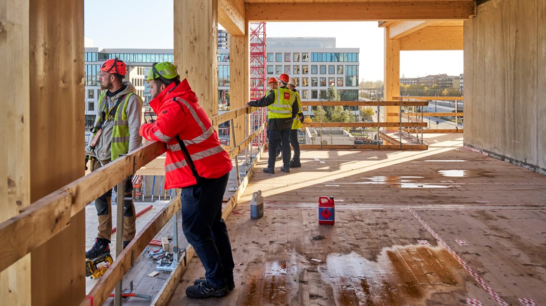 Nybyggeriet kan ikke bare fortsætte med alt for meget beton og armeringsjern. Mange løsninger ligger lige for, skriver Søren Egge Rasmussen. 