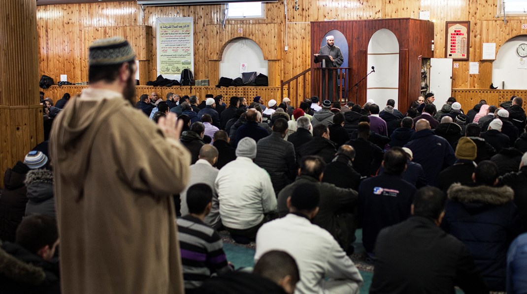 Vi har fået en diskurs, hvor muslimer beskyldes for at arbejde for en ikke-demokratisk fremtid, skriver Nik Bredholt.