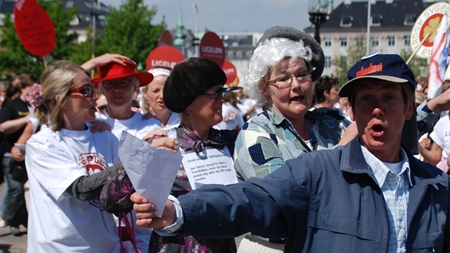 Jakob Axel truer sig til flere sygeplejersker