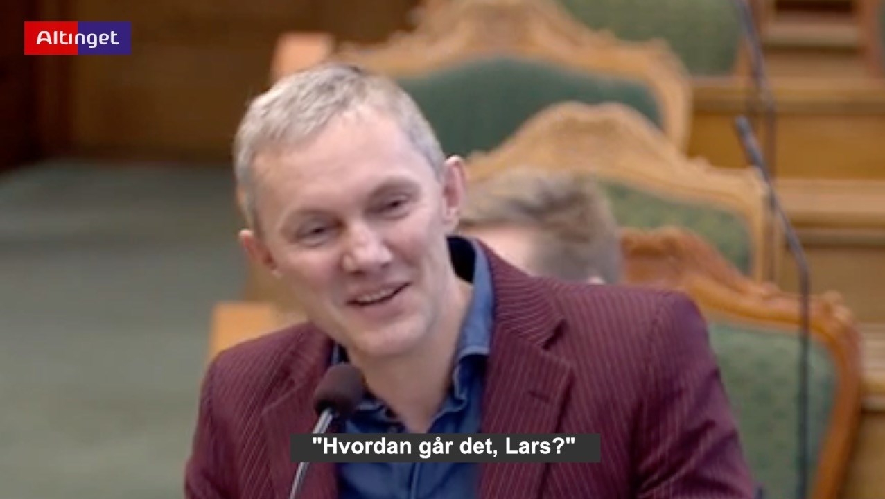 Færing udløste latter under spørgetimen: 